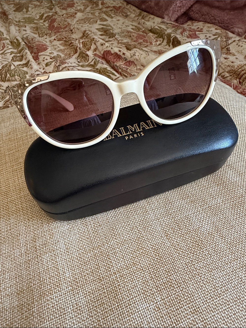 BALMAIN NWT Women's Cream Cat Eye Sunglasses! Stunning metal trim and 'B' Logos